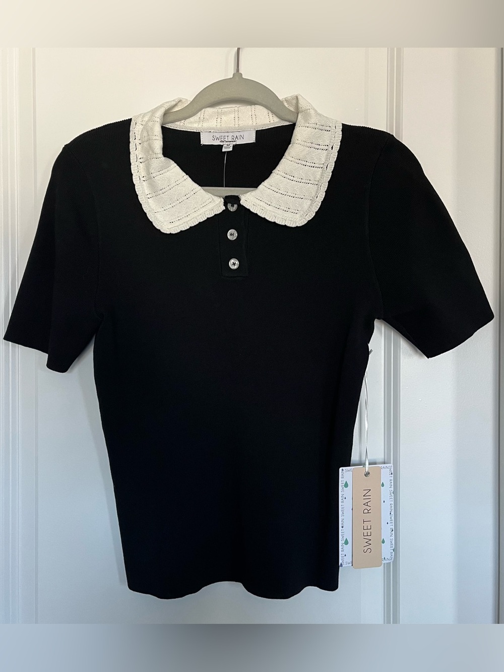 NWT Sweet Rain Medium Black Short Sleeve Shirt with White Crochet Collar